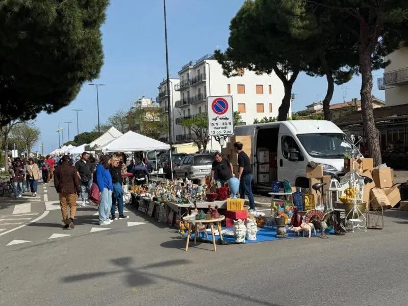 LIDO ADRIANO – viale Virgilio – martedì pomeriggio (estate) martedì mattina (inverno)